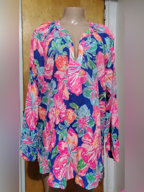 Lilly Pulitzer Tops - Lilly Pulitzer Vibrant Floral Tunic in Blue, Pink, Green